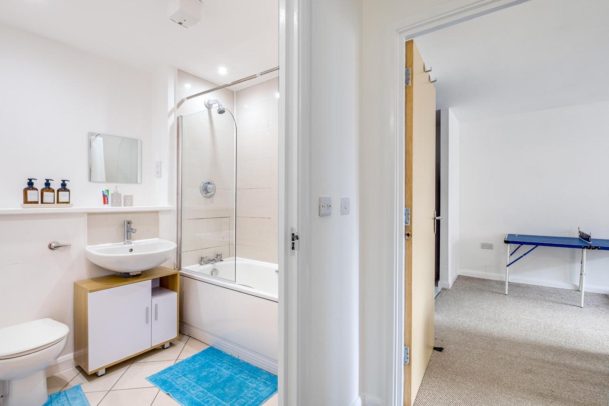 Central Suite Near Mailbox, King Bed, Ping Pong, Netflix, Sleeps 4 Birmingham Eksteriør bilde