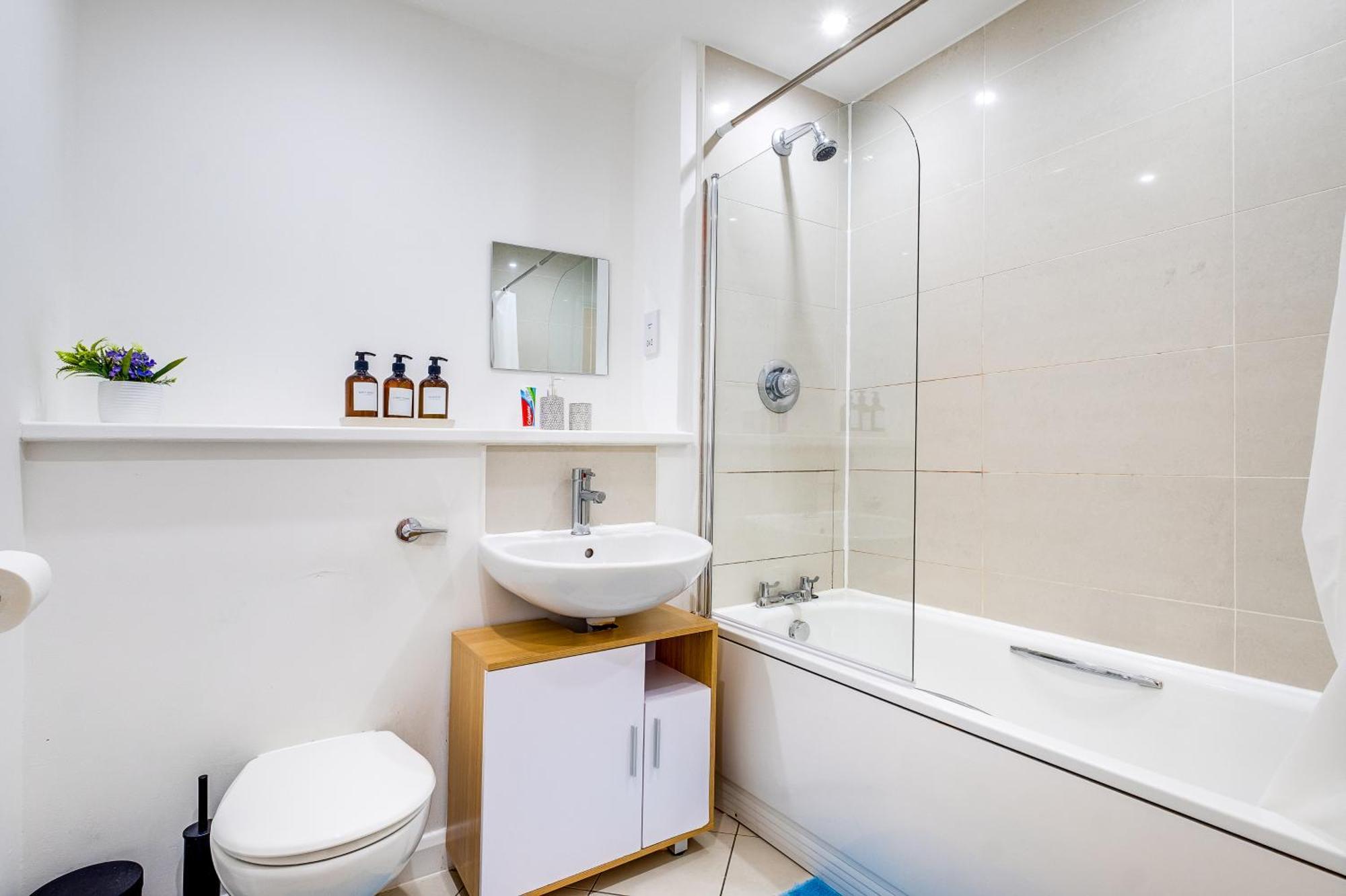 Central Suite Near Mailbox, King Bed, Ping Pong, Netflix, Sleeps 4 Birmingham Eksteriør bilde