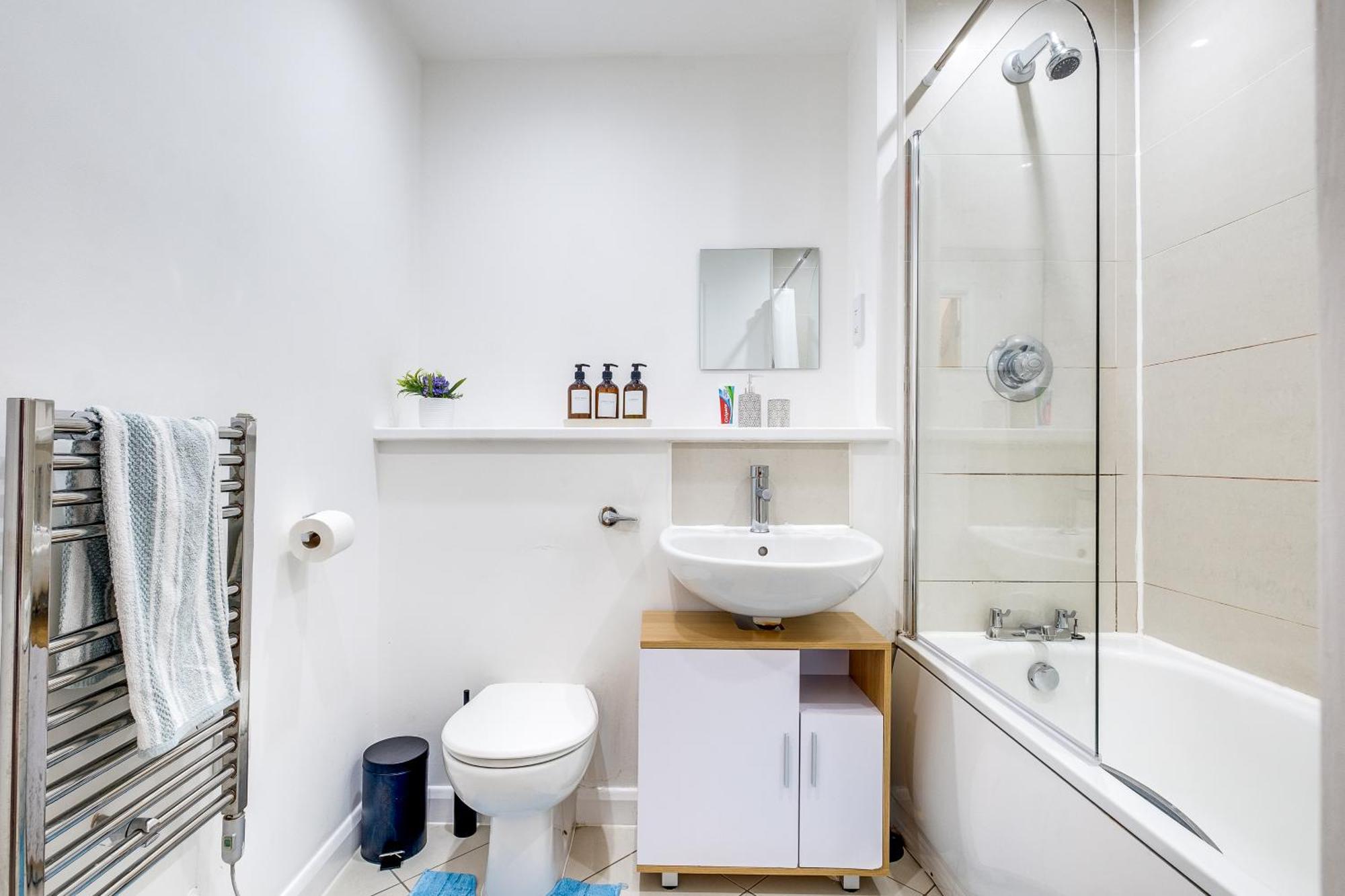 Central Suite Near Mailbox, King Bed, Ping Pong, Netflix, Sleeps 4 Birmingham Eksteriør bilde