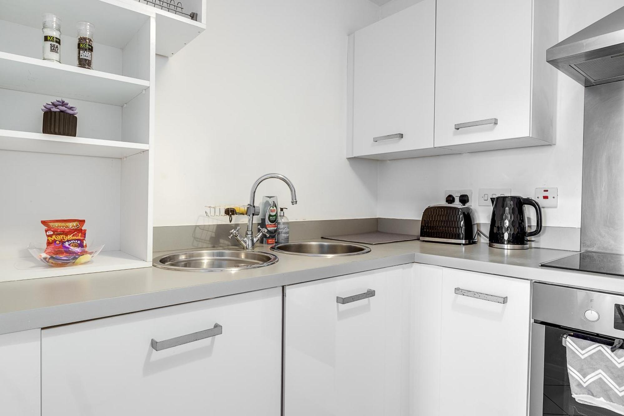 Central Suite Near Mailbox, King Bed, Ping Pong, Netflix, Sleeps 4 Birmingham Eksteriør bilde